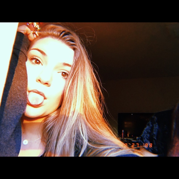 Meet your Posher, Julia - Picture 2 of 4